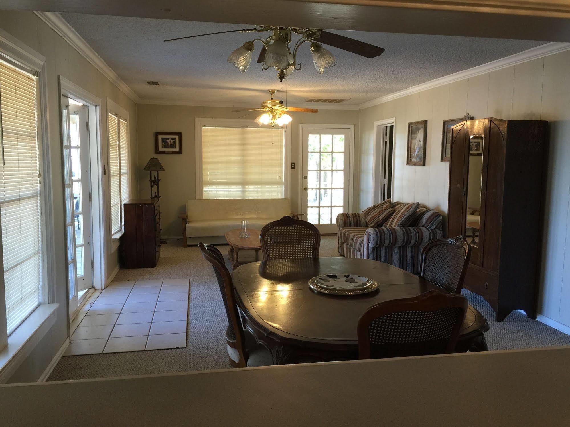 Lone Oak Ranch & Retreat Hotel Gainesville Exterior foto