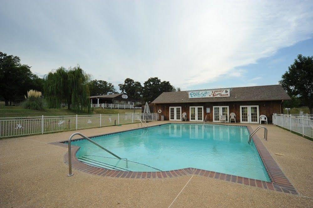 Lone Oak Ranch & Retreat Hotel Gainesville Exterior foto