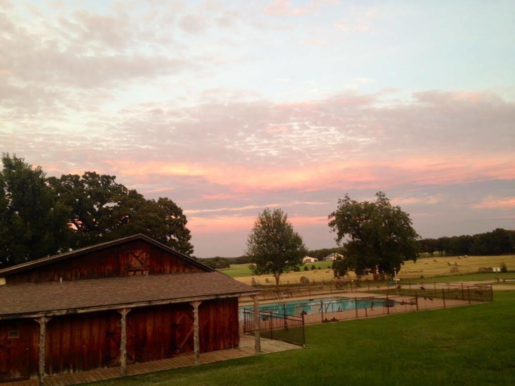 Lone Oak Ranch & Retreat Hotel Gainesville Exterior foto