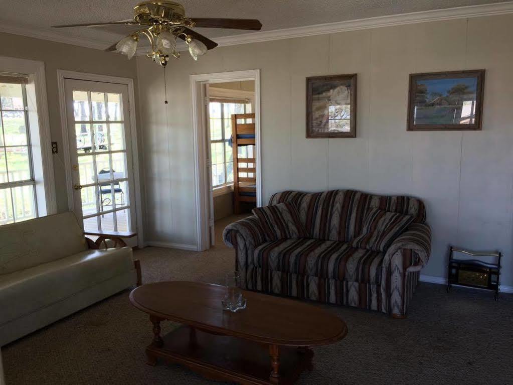 Lone Oak Ranch & Retreat Hotel Gainesville Exterior foto