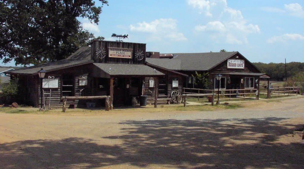 Lone Oak Ranch & Retreat Hotel Gainesville Exterior foto
